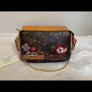💖SOLD💖Louis Vuitton Xmas Edition Mini Pochette